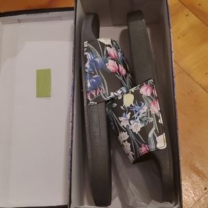 Air underground size 14 flower slide never worn